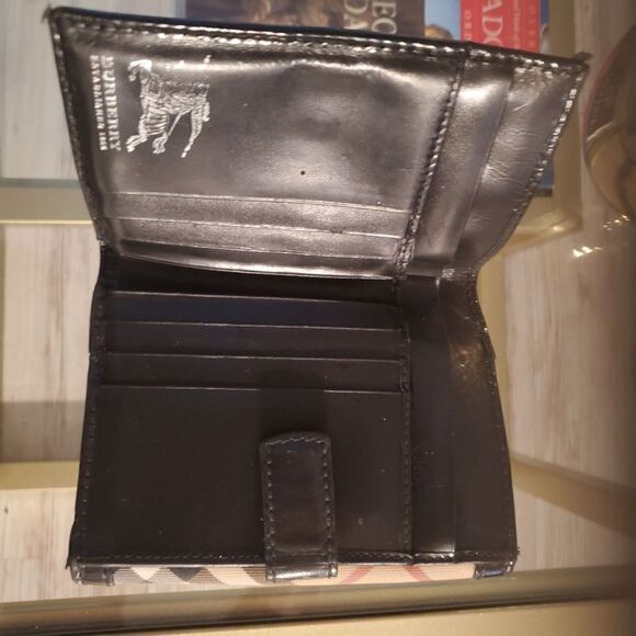 AUTHENTIC VINTAGE BURBERRY WALLET BIFOLD WALLET (MINOR FLAW) - Picture 2 of 5